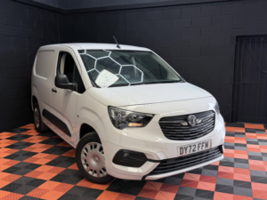 2022 Vauxhall Combo 1.5 Turbo D 2300 Sportive Panel Van 5dr Diesel Manual L1 H1 Euro 6 (100 Ps) in White — image 2