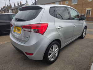 2011 Hyundai Ix20 1.6 Style Hatchback 5dr Petrol Auto Euro 5 (123 Bhp) in Silver — image 3