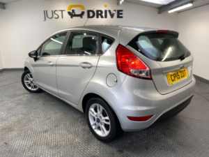 2015 Ford Fiesta 1.25 Zetec Hatchback 5dr Petrol Manual Euro 6 (82 Ps) in Silver — image 3