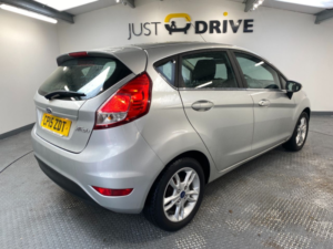 2015 Ford Fiesta 1.25 Zetec Hatchback 5dr Petrol Manual Euro 6 (82 Ps) in Silver — image 5
