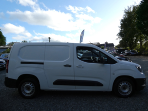 2021 Vauxhall Combo 1.5 Turbo D 2300 Edition Panel Van 4dr Diesel Auto L2 H1 Euro 6 (s/s) (130 Ps) in White — image 2