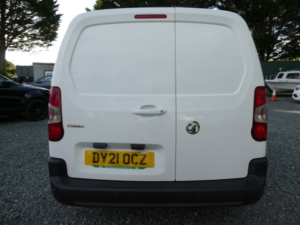 2021 Vauxhall Combo 1.5 Turbo D 2300 Edition Panel Van 4dr Diesel Auto L2 H1 Euro 6 (s/s) (130 Ps) in White — image 4