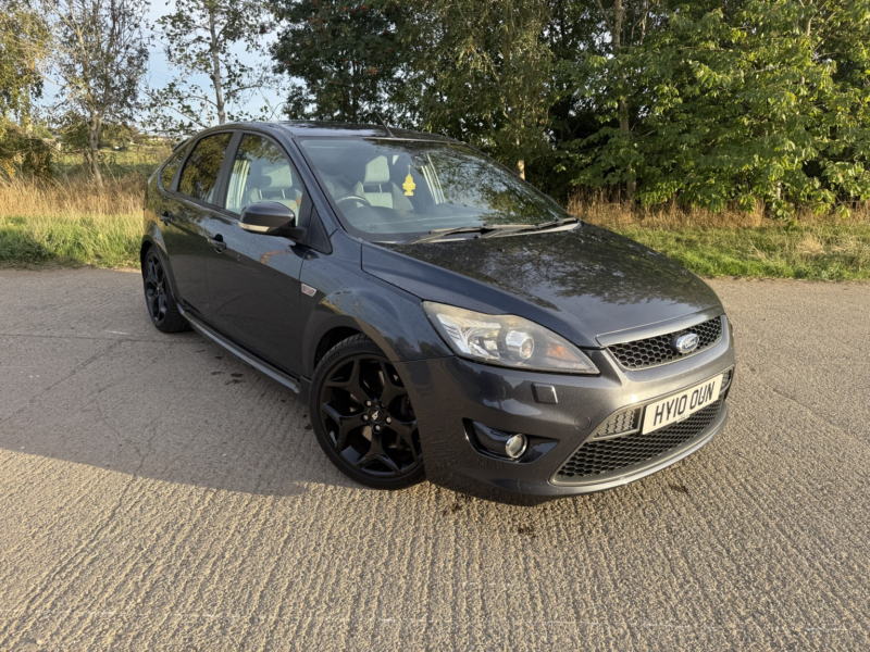 2010 Ford Focus 2.5 Siv St-2 in Grey — image 1