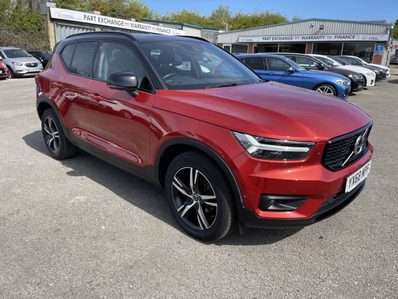 2019 Volvo Xc40 2.0 R-Design D3 in Red — image 1