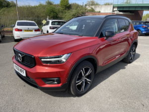 2019 Volvo Xc40 2.0 R-Design D3 in Red — image 2