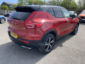 2019 Volvo Xc40 2.0 R-Design D3 in Red — image 4