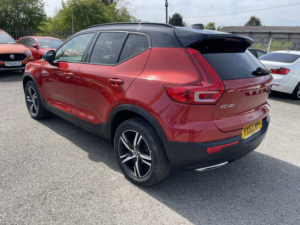 2019 Volvo Xc40 2.0 R-Design D3 in Red — image 5
