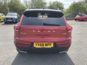 2019 Volvo Xc40 2.0 R-Design D3 in Red — image 6