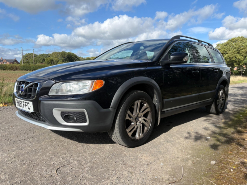 2012 Volvo Xc70 2.4 D5 Se AWD Euro 5 (s/s) 5dr in Black — image 1