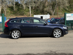 2017 Volvo V60 2.0 Se Nav D3 in Blue — image 5
