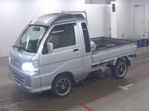 2013 Daihatsu Hijet Truck 4WD Jumbo in Silver — image 2