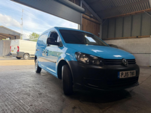 2015 Volkswagen Caddy 1.6 Tdi C20 Startline L1 H1 4dr in Blue — image 2