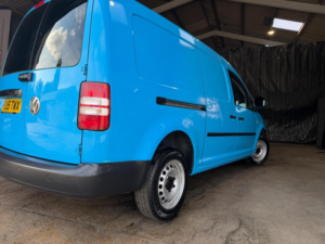 2015 Volkswagen Caddy 1.6 Tdi C20 Startline L1 H1 4dr in Blue — image 5