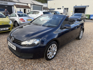 2014 Volkswagen Golf 1.6 Tdi Bluemotion Tech Se in Blue — image 4