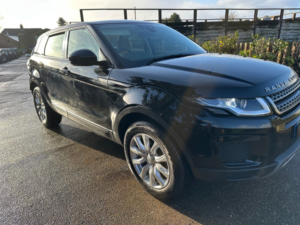 2017 Land Rover Range Rover Evoque 2.0 Td4 Se in Black — image 4