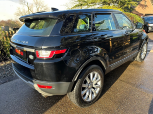 2017 Land Rover Range Rover Evoque 2.0 Td4 Se in Black — image 5