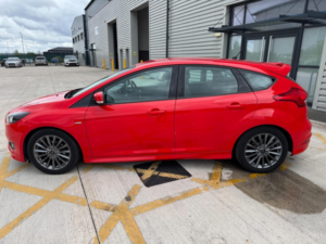 2016 Ford Focus 1.0t Ecoboost St-Line Euro 6 (s/s) 5dr in Red — image 3