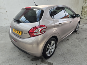2012 Peugeot 208 1.6 E-Hdi Allure in Pink — image 5