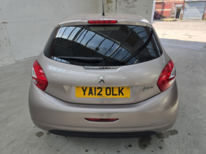 2012 Peugeot 208 1.6 E-Hdi Allure in Pink — image 6