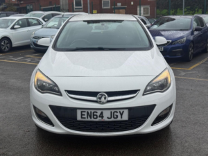 2015 Vauxhall Astra 1.4 16v Sri Euro 5 5dr in White — image 2
