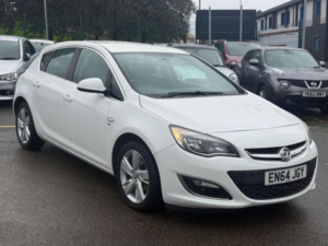 2015 Vauxhall Astra 1.4 16v Sri Euro 5 5dr in White — image 5