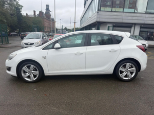 2015 Vauxhall Astra 1.4 16v Sri Euro 5 5dr in White — image 6