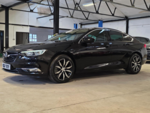2017 Vauxhall Insignia 1.5i Turbo Sri Nav Grand Sport Euro 6 (s/s) 5dr in Black — image 5