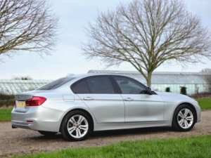 2017 BMW 3 Series 2.0 320i Sport Auto Euro 6 (s/s) 4dr in Silver — image 4