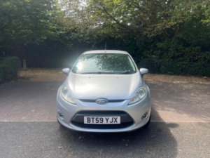 2010 Ford Fiesta 1.4 Titanium 5dr in Silver — image 2