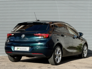 2017 Vauxhall Astra 1.6 Cdti Blueinjection Sri in Green — image 3