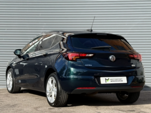 2017 Vauxhall Astra 1.6 Cdti Blueinjection Sri in Green — image 4