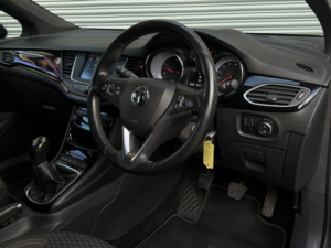2017 Vauxhall Astra 1.6 Cdti Blueinjection Sri in Green — image 6