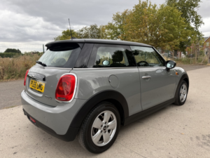 2015 MINI Hatch 1.5 Cooper 3-Door Hatch in Grey — image 6
