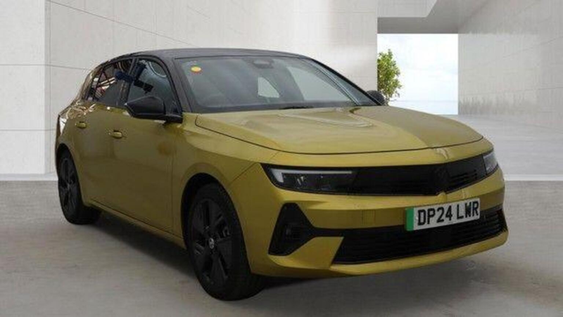 2024 Vauxhall Astra Electric 54kwh Gs Auto 5dr in Yellow — image 1