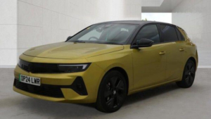 2024 Vauxhall Astra Electric 54kwh Gs Auto 5dr in Yellow — image 2