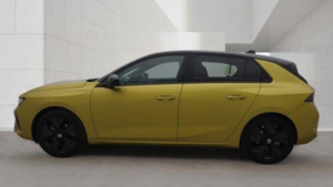 2024 Vauxhall Astra Electric 54kwh Gs Auto 5dr in Yellow — image 4
