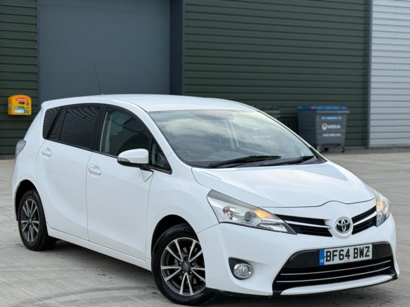 2014 Toyota Verso 1.6 D-4d Icon Euro 5 (s/s) 5dr in White — image 1