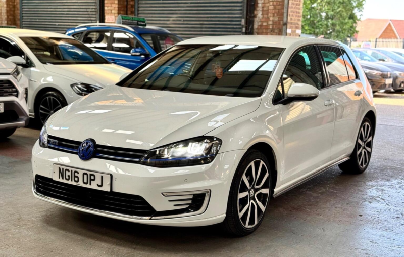 2016 Volkswagen Golf 1.4 Tsi Gte DSG Euro 6 (s/s) 5dr in White — image 1