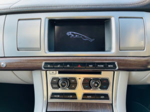 2012 Jaguar Xf D Luxury in Grey — image 3