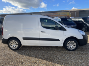 2018 Citroen Berlingo 1.6 Bluehdi 625 Enterprise in White — image 2