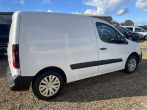 2018 Citroen Berlingo 1.6 Bluehdi 625 Enterprise in White — image 3
