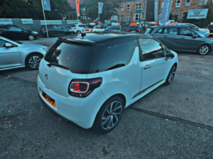 2017 Ds Automobiles Ds 3 1.6 Bluehdi Connected Chic Euro 6 (s/s) 3dr in White — image 4