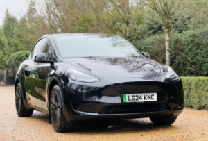 2024 Tesla Model Y Auto Rwd 5dr in Black — image 2