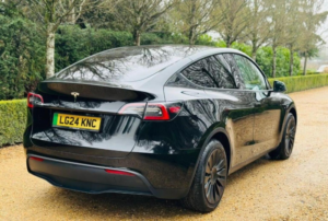 2024 Tesla Model Y Auto Rwd 5dr in Black — image 3