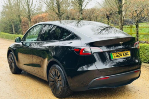 2024 Tesla Model Y Auto Rwd 5dr in Black — image 4
