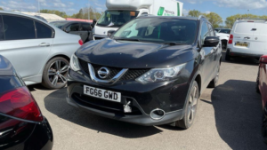 2016 Nissan Qashqai 1.2 Dig-T N-Connecta 2WD Euro 6 (s/s) 5dr in Black — image 2