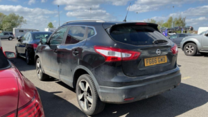 2016 Nissan Qashqai 1.2 Dig-T N-Connecta 2WD Euro 6 (s/s) 5dr in Black — image 3