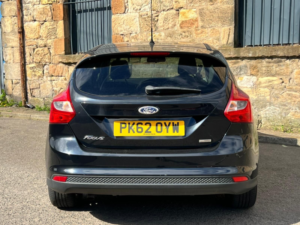 2012 Ford Focus 1.6 Tdci Zetec Hatchback 5dr Diesel Manual Euro 5 (s/s) (115 Ps) in Black — image 3