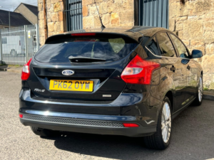 2012 Ford Focus 1.6 Tdci Zetec Hatchback 5dr Diesel Manual Euro 5 (s/s) (115 Ps) in Black — image 5