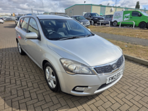 2012 Kia Ceed 1.6 Crdi 2 in Silver — image 2